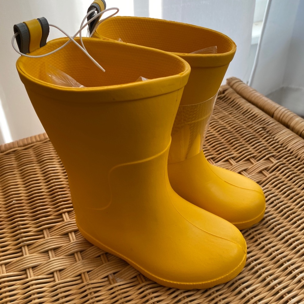 Totes Rainboots size 5/6 NWT